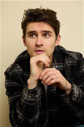 Girlfriend, Parents, Height, Net Worth, the Voice