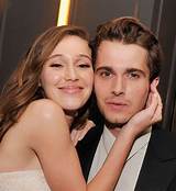 Is Alycia Debnam-Carey Pregnant? Boyfriend Name, More on the Fear of the Walking Dead Actress